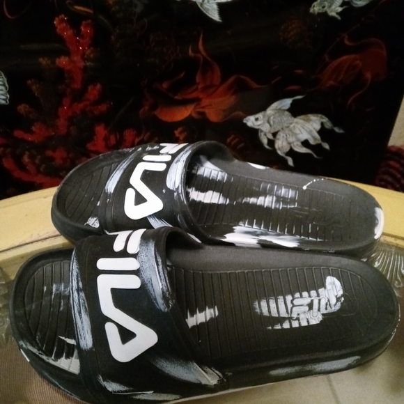 Authentic FILA Flats Women's Size 7.5 - Picture 2 of 11